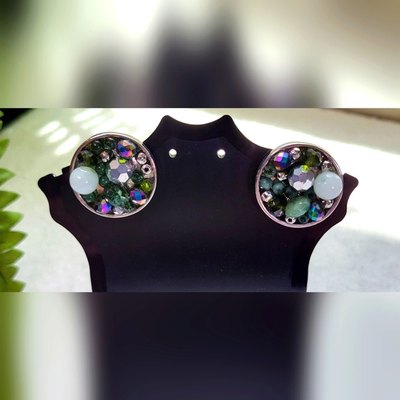 Green and Silver Beaded Circle Stud Earrings / Clip-on - Picture 3 of 5